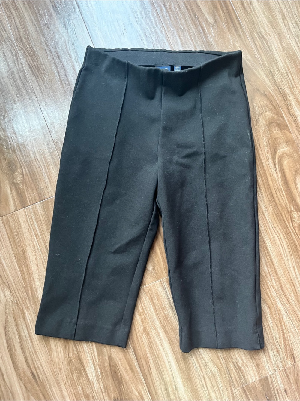 GAP - Black Capri Pants